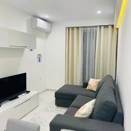 Central, Bright & Modern