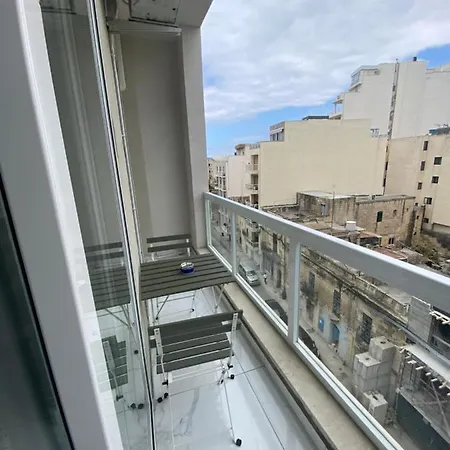 Central, Bright & Modern *