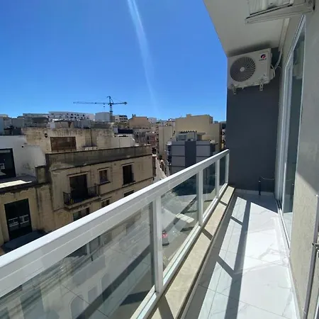 Central, Bright & Modern