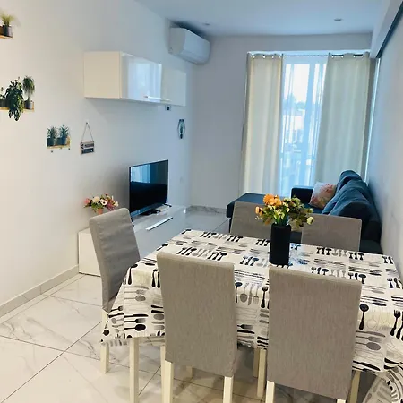Central Modern Apartment Msida *