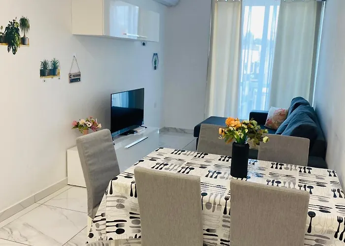 Central, Bright & Modern *